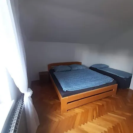 Petadvacitka *